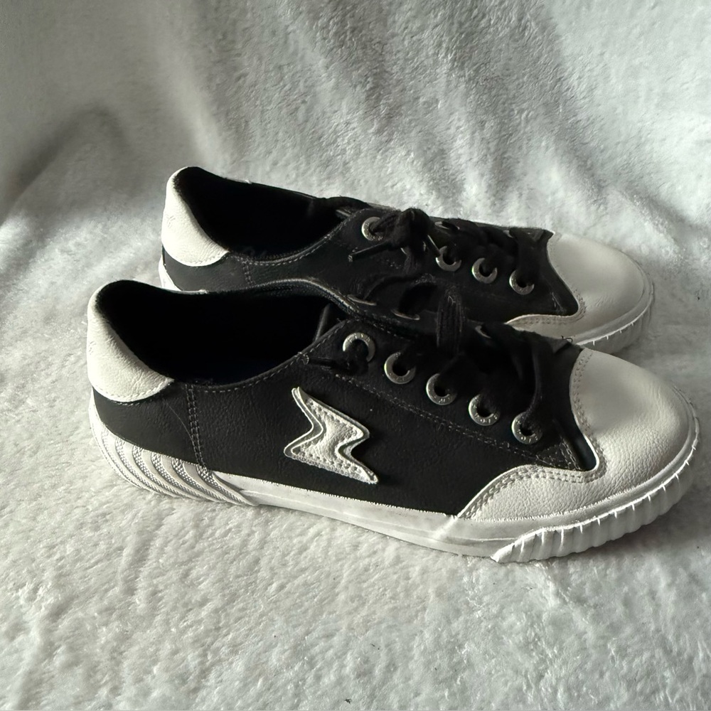 Blowfish Malibu Shoes Size 3 New Black and White Kids‎ Sneakers Slip On Canvas